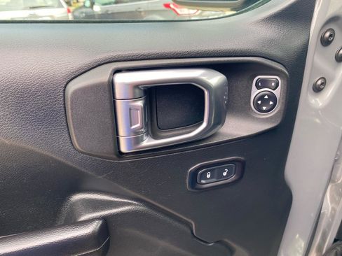 Used 2018 Jeep Wrangler Unlimited Sport S AWD/4WD image 17