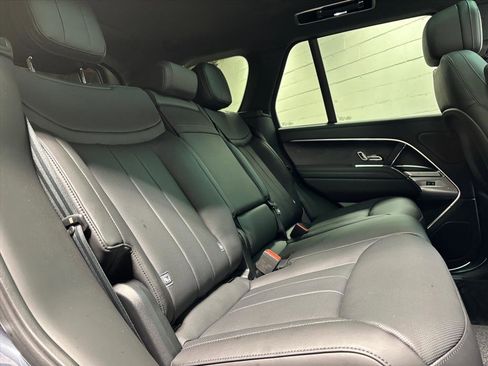 Used 2025 Land Rover Range Rover SE image 37