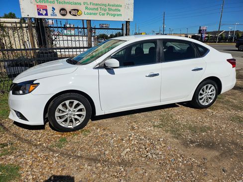 Used 2018 Nissan Sentra SV FWD image 2