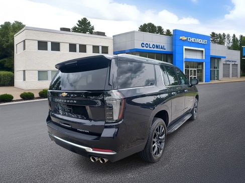 Used 2025 Chevrolet Suburban Premier AWD/4WD image 5