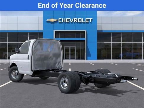 New 2025 Chevrolet Express 4500 w/ Power Convenience Package image 3