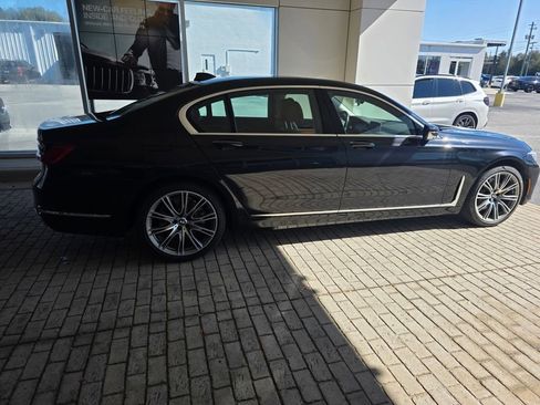 Used 2020 BMW 740i w/ Premium Package image 5