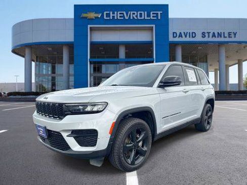 Used 2023 Jeep Grand Cherokee Altitude RWD image 1