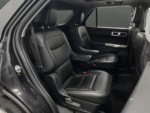 Used 2023 Ford Explorer XLT AWD/4WD image 31