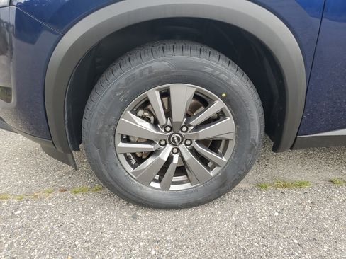 Certified 2024 Nissan Pathfinder SV image 12