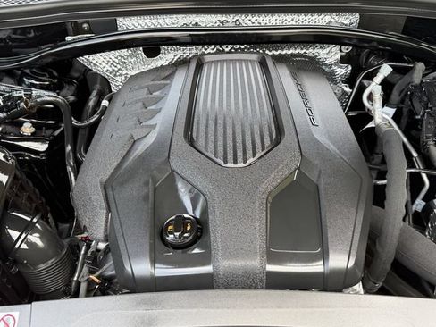 Used 2025 Porsche Macan Turbo AWD/4WD image 18