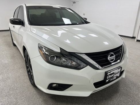 Used 2017 Nissan Altima 2.5 SR w/ Midnight Edition Package image 2