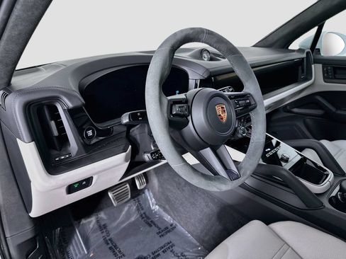 Certified 2026 Porsche Cayenne GTS AWD/4WD image 4