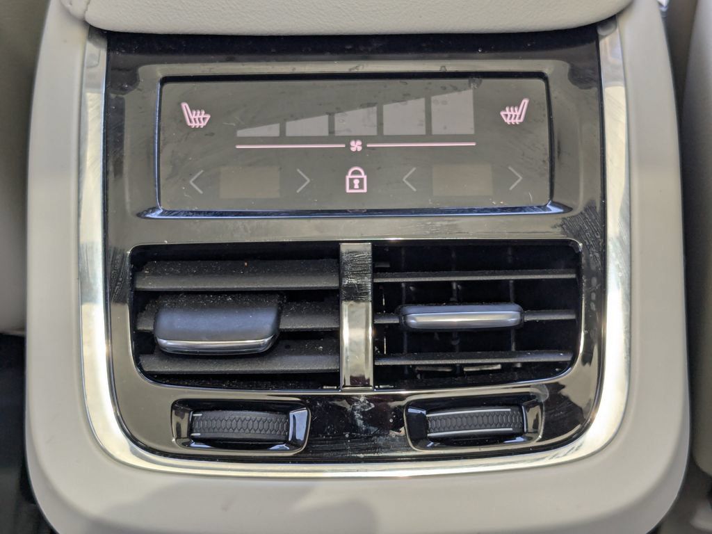 Certified 2024 Volvo XC60 B5 Ultimate w/ Protection Package Premier AWD/4WD image 19