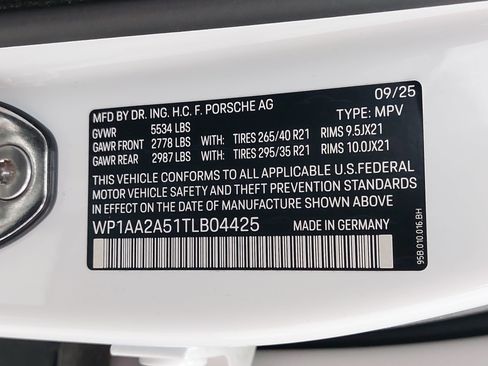 Certified 2026 Porsche Macan AWD/4WD image 38