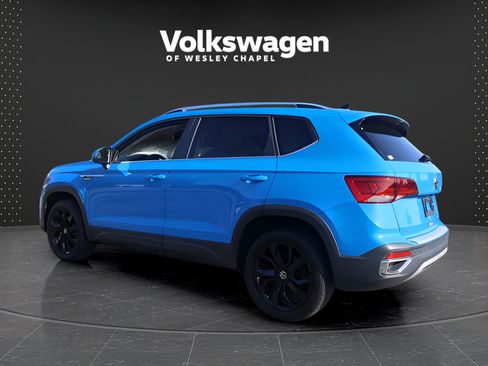 Certified 2023 Volkswagen Taos SE w/ Panoramic Sunroof Package FWD image 6