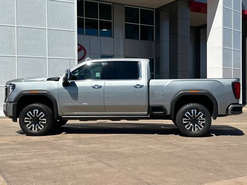 Used 2024 GMC Sierra 2500 Denali Ultimate w/ Max Trailering Package AWD/4WD image 7