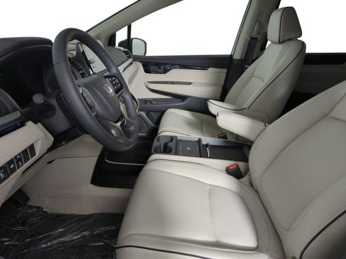 New 2026 Honda Odyssey Touring image 13
