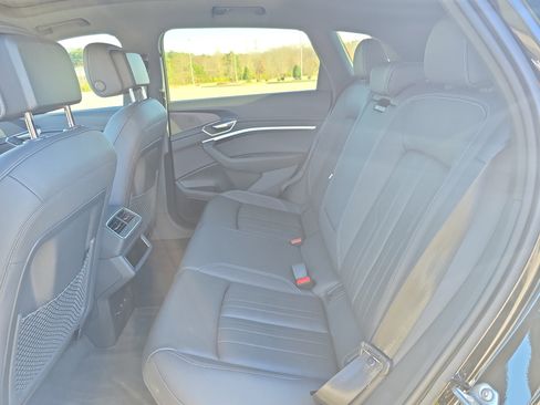 Used 2022 Audi e-tron Premium w/ Convenience Plus Package image 14