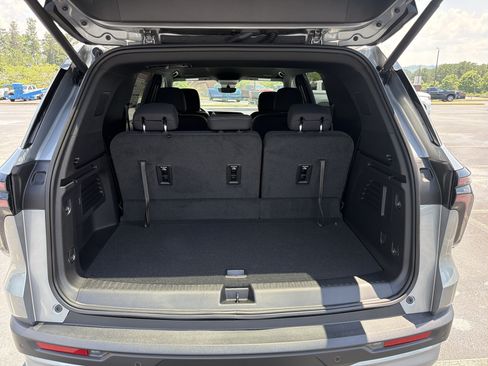 New 2026 Chevrolet Traverse LT w/ Driver Confidence Package FWD image 19