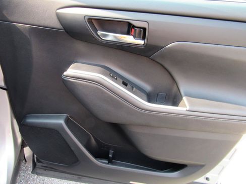 Used 2024 Toyota Highlander XSE FWD image 35