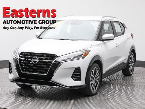 Used 2023 Nissan Kicks SV image 1