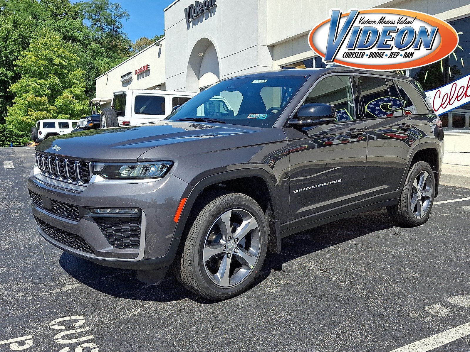 New 2026 Jeep Grand Cherokee Limited AWD/4WD image 1