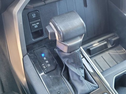 Used 2022 Toyota Tundra SR5 w/ SR5 Premium Package AWD/4WD image 19