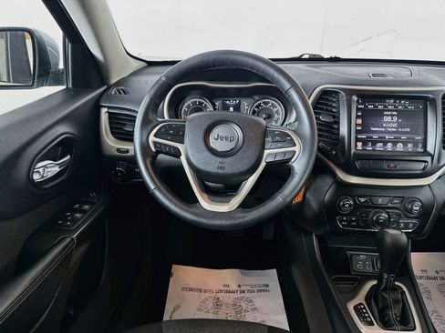 Used 2014 Jeep Cherokee Latitude w/ Cold Weather Group FWD image 20
