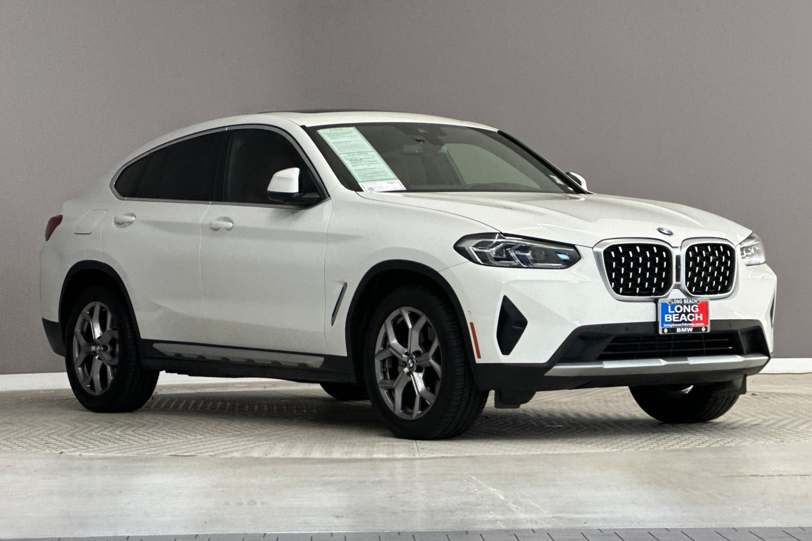 Used 2023 BMW X4 xDrive30i w/ Parking Assistance Package AWD/4WD image 6
