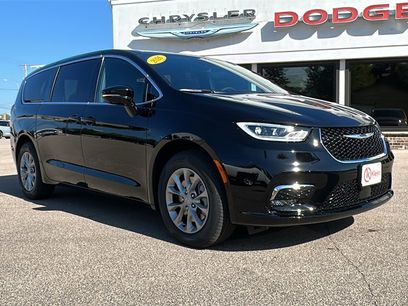 New 2026 Chrysler Pacifica Select