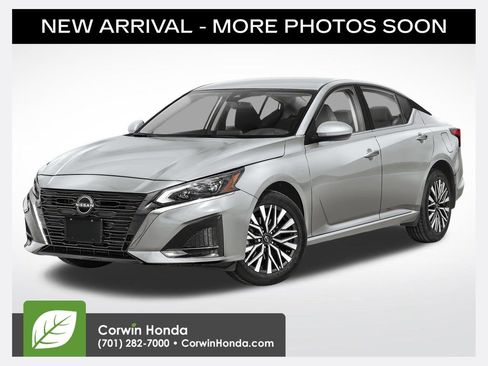 Used 2024 Nissan Altima 2.5 SV image 1