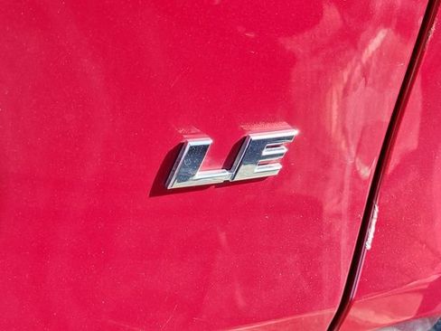 Used 2021 Toyota RAV4 LE FWD image 5