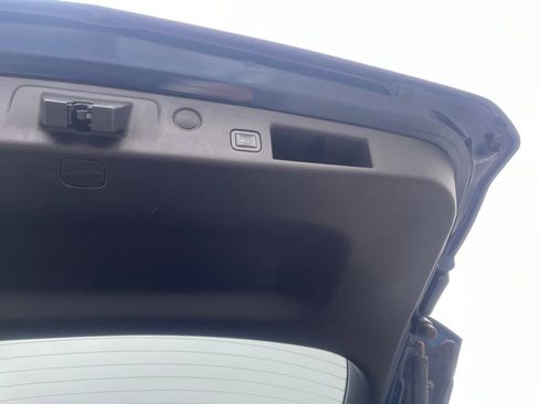 Used 2019 Chevrolet Equinox LT w/ Driver Convenience Package image 37