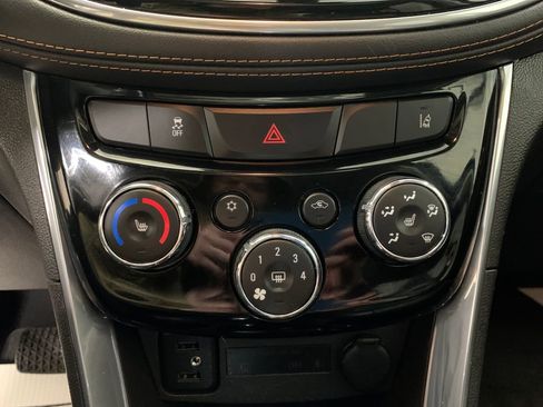 Used 2020 Chevrolet Trax Premier w/ LPO, Cargo Package image 27