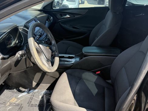 Used 2017 Chevrolet Malibu LT FWD image 12