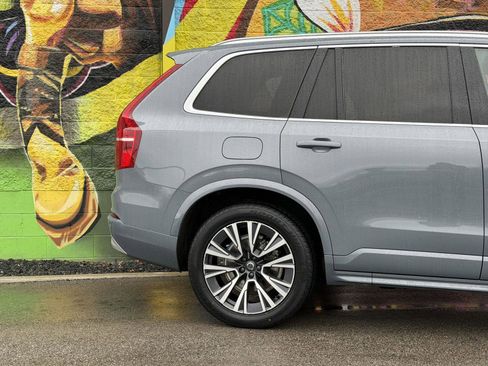 Used 2022 Volvo XC90 T6 Momentum w/ Climate Package image 9