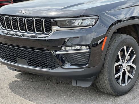 Used 2023 Jeep Grand Cherokee Limited AWD/4WD image 8