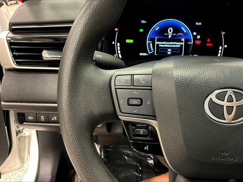 Used 2025 Toyota Camry LE FWD image 11