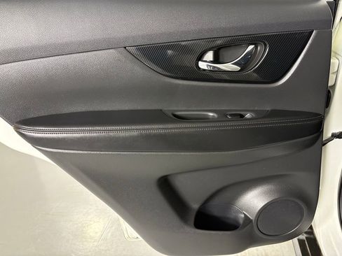 Used 2017 Nissan Rogue SL w/ SL Premium Package image 35