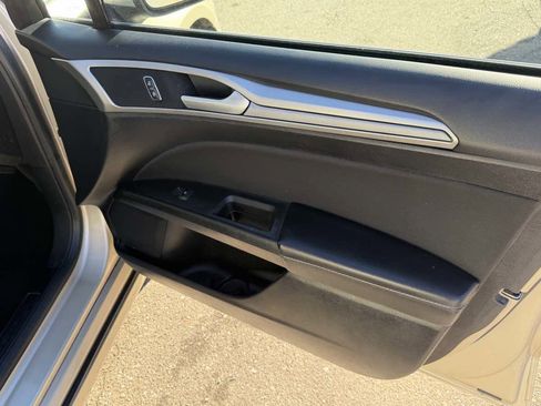 Used 2018 Ford Fusion SE image 10