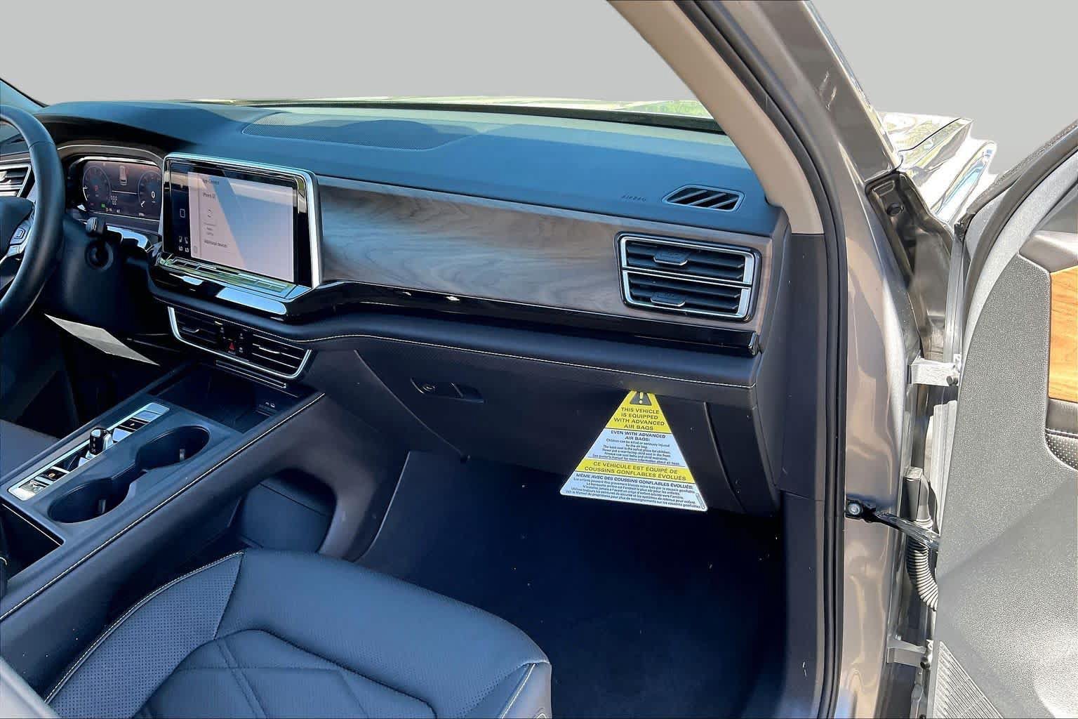 Used 2026 Volkswagen Atlas SE FWD image 18