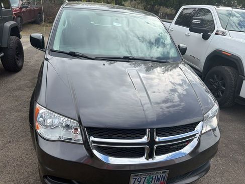 Used 2016 Dodge Grand Caravan American Value Package w/ UConnect Hands-Free Group image 2