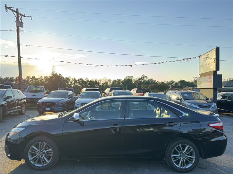 Used 2017 Toyota Camry SE FWD image 4
