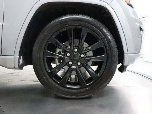 Used 2020 Jeep Grand Cherokee Altitude RWD image 36
