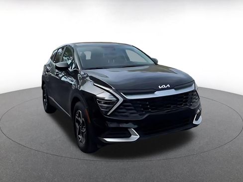 Used 2025 Kia Sportage LX image 3