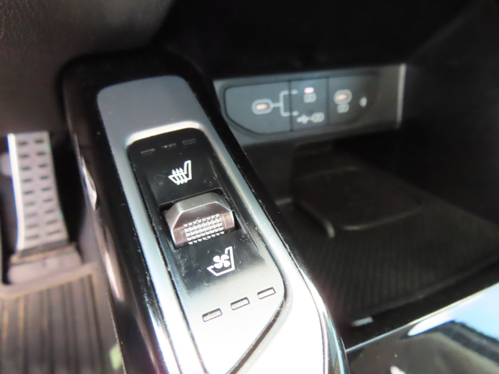 Used 2025 Kia Sorento SX AWD/4WD image 27