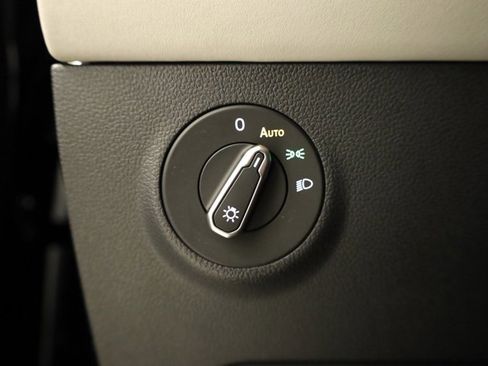 New 2026 Volkswagen Taos SE image 29