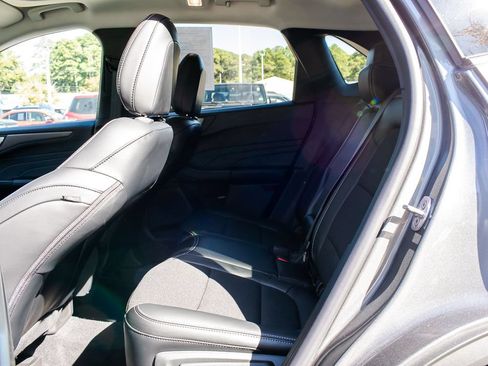 Used 2025 Ford Escape SE FWD image 16