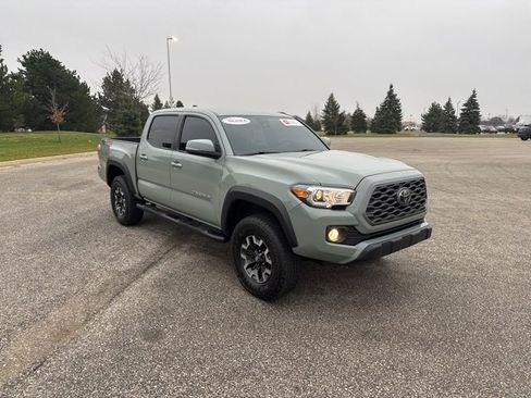 Used 2023 Toyota Tacoma TRD Off-Road image 3