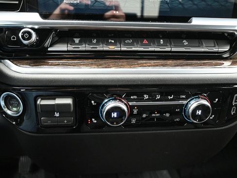 New 2026 GMC Sierra 3500 SLE w/ SLE Value Package image 17