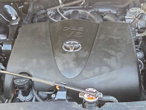 Used 2019 Toyota Highlander XLE FWD image 13