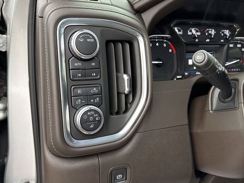 Used 2022 GMC Sierra 3500 SLT w/ SLT Premium Package image 15