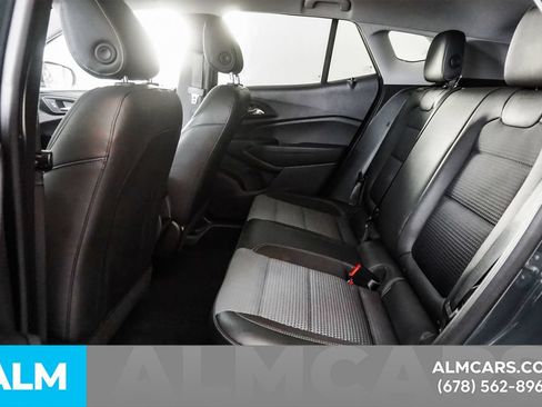 Used 2025 Chevrolet Trax LT FWD image 15