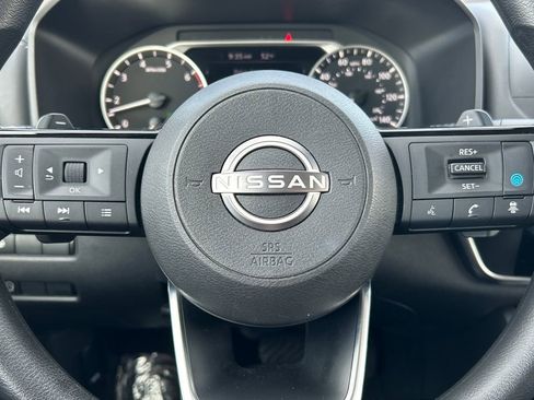 Used 2023 Nissan Rogue SV image 10